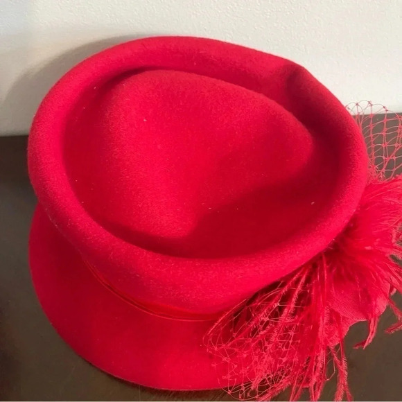 August Wool Red Derby Hat Bucket Top KY Derby Style Horse Racing Vintage - Picture 2 of 7